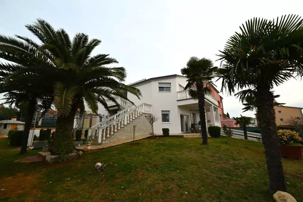 Отель, гостиница 750м² в Хорватии, Медулин. Стоимостью 2500000€ аренда фото-3