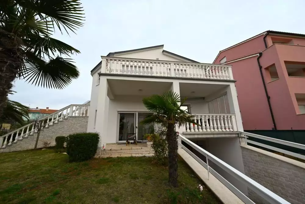 Отель, гостиница 750м² в Хорватии, Медулин. Стоимостью 2500000€ аренда фото-7