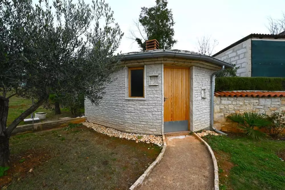 Отель, гостиница 750м² в Хорватии, Медулин. Стоимостью 2500000€ аренда фото-10