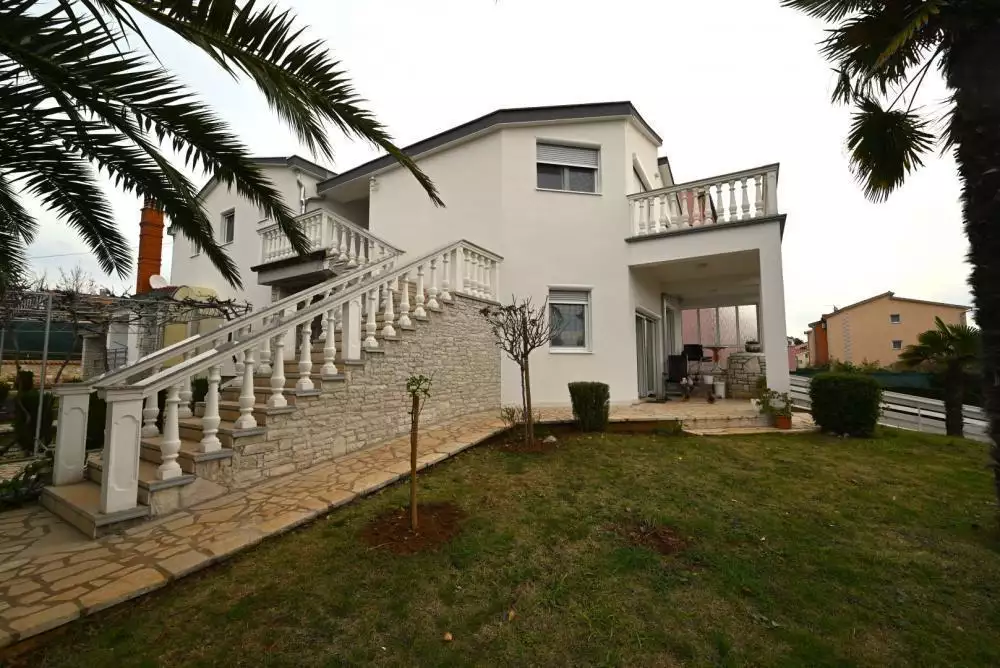 Отель, гостиница 750м² в Хорватии, Медулин. Стоимостью 2500000€ аренда фото-1