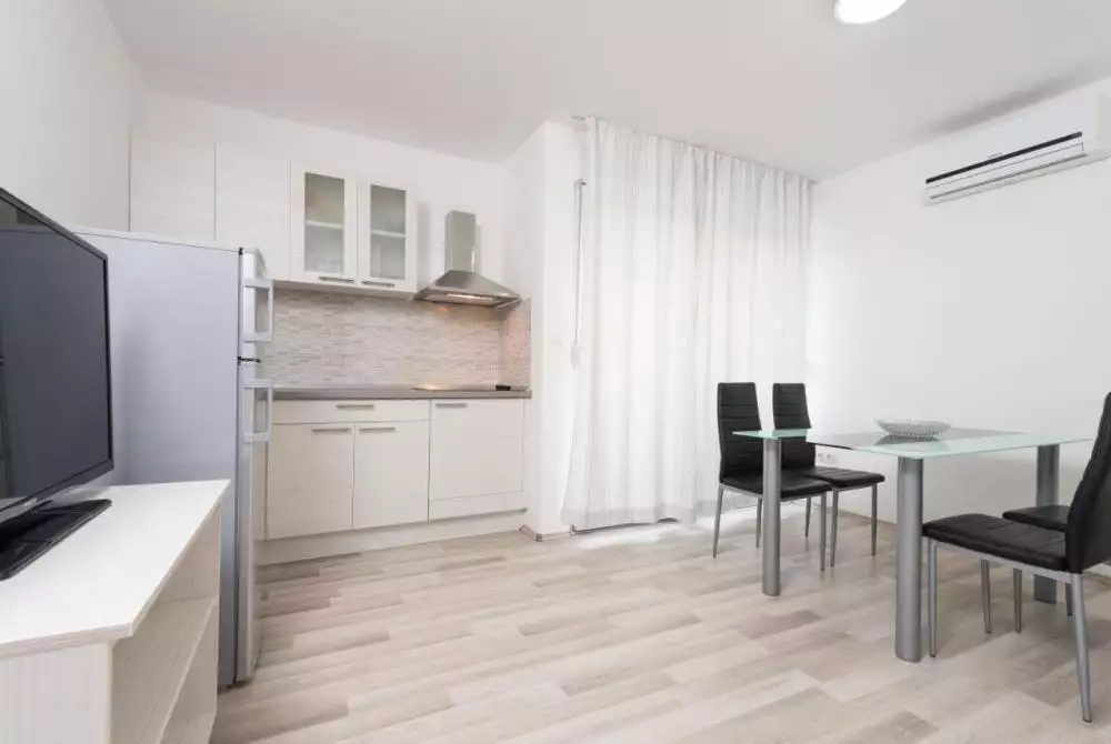 Отель, гостиница 468м² в Хорватии, Подстрана. Стоимостью 1100000€ аренда фото-9