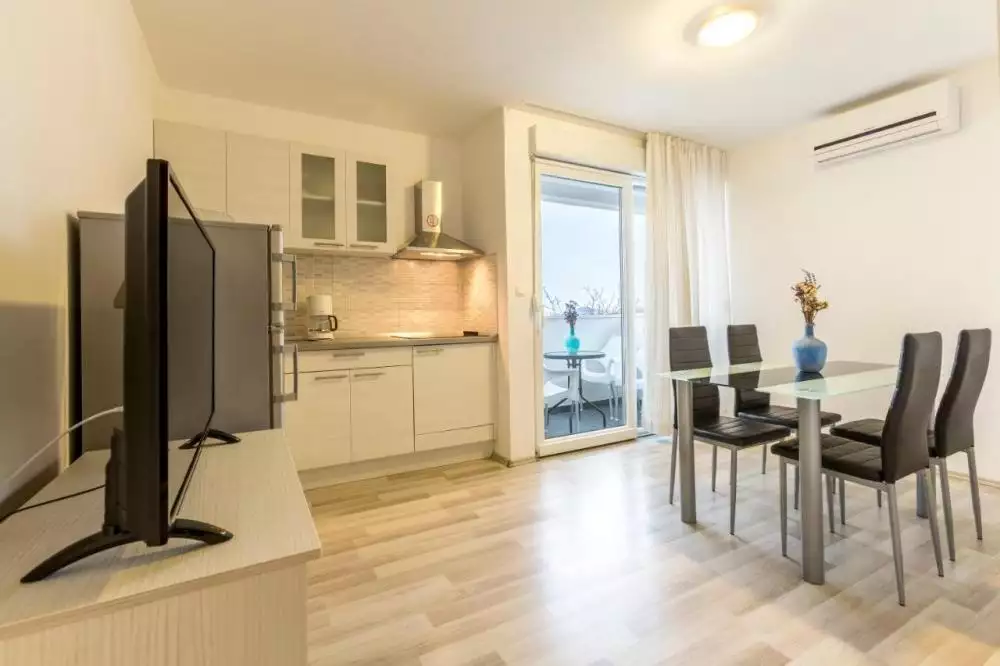 Отель, гостиница 468м² в Хорватии, Подстрана. Стоимостью 1100000€ аренда фото-12