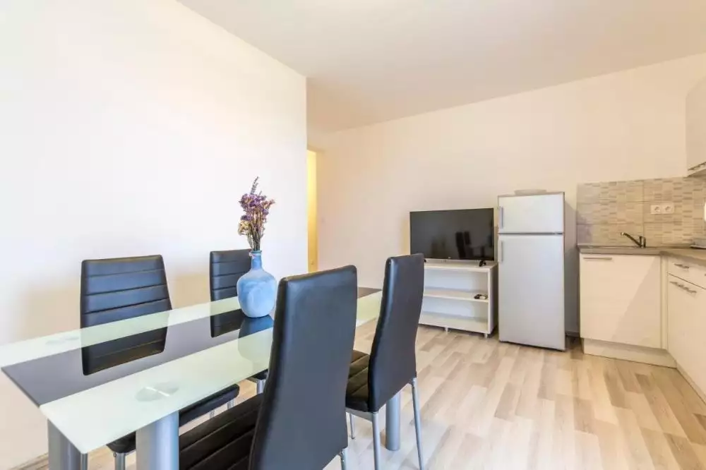 Отель, гостиница 468м² в Хорватии, Подстрана. Стоимостью 1100000€ аренда фото-15