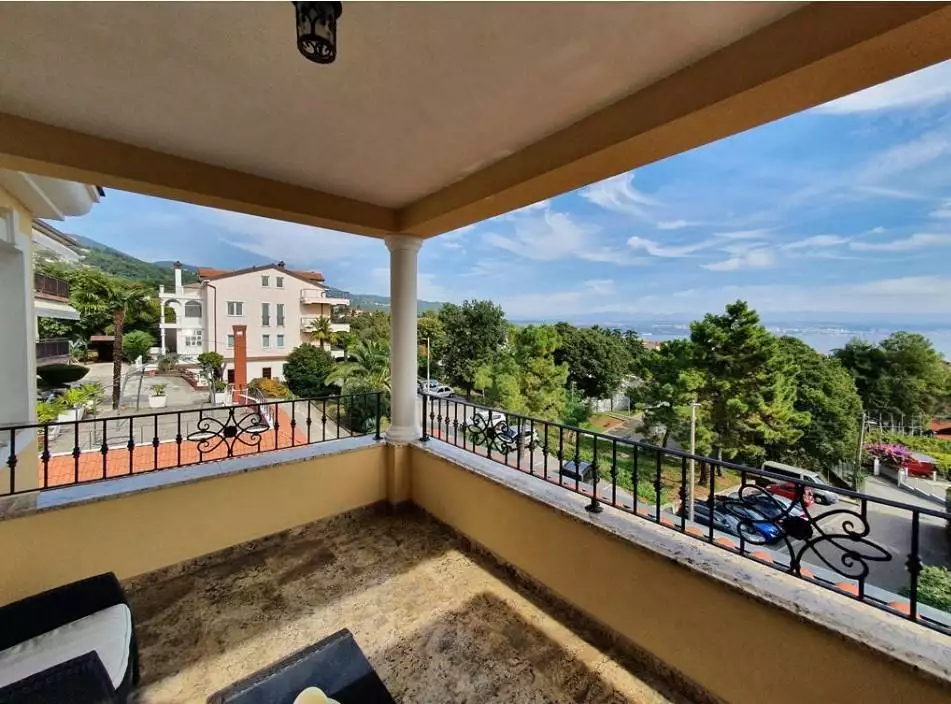 Отель, гостиница 600м² в Хорватии, Ловран. Стоимостью 2500000€ аренда фото-4