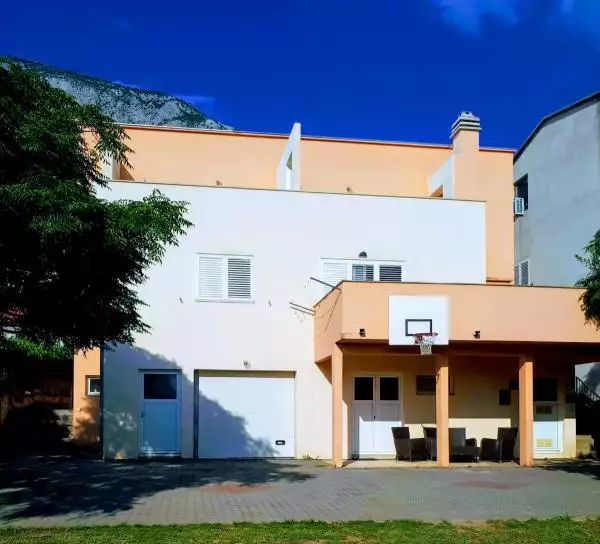 Отель, гостиница 420м² в Хорватии, Макарска. Стоимостью 1280000€ аренда фото-9