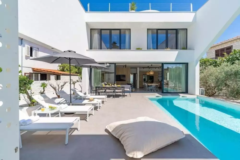 Вилла 225м² в Хорватии, Супетар. Стоимостью 1300000€ аренда фото-1