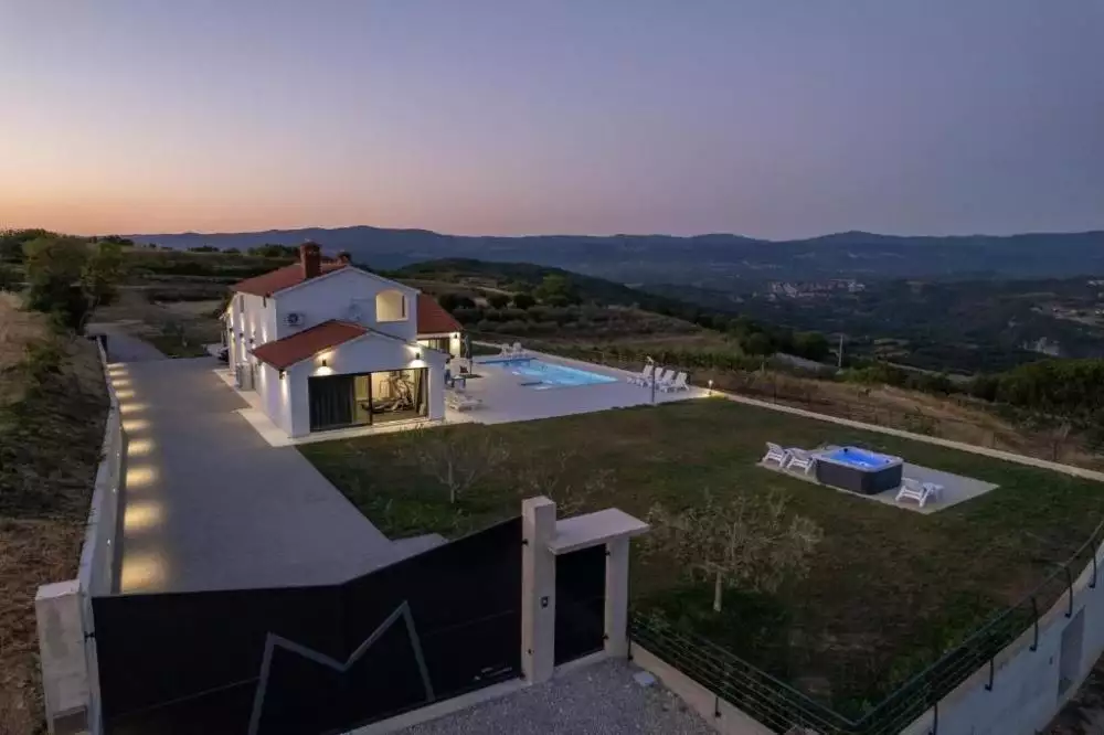 Вилла 200м² в Хорватии, Бузет. Стоимостью 2075000€ аренда фото-5