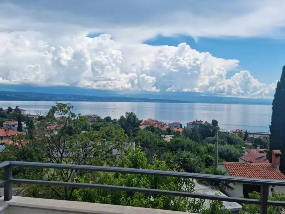 Отель, гостиница 960м² в Хорватии, Ловран. Стоимостью 1650000€ аренда фото-1