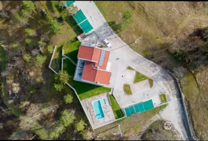 Отель, гостиница 820м² в Хорватии, Мотовун. Стоимостью 2200000€ аренда фото-2