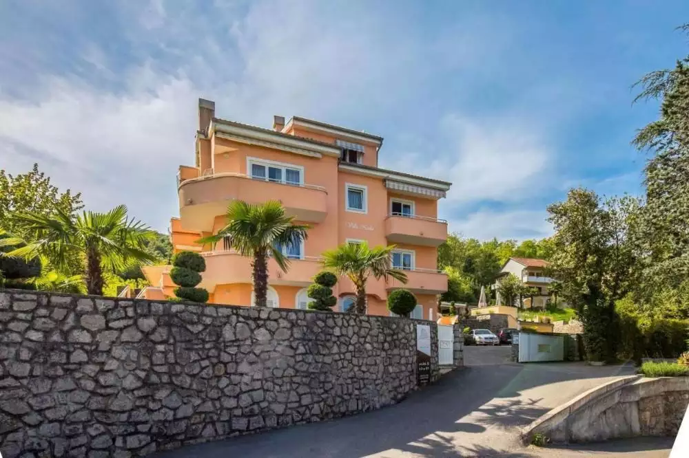 Отель, гостиница 700м² в Хорватии, Ловран. Стоимостью 3700000€ аренда фото-2