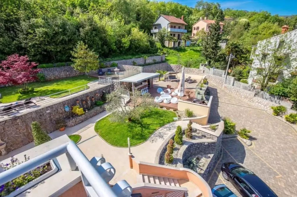 Отель, гостиница 700м² в Хорватии, Ловран. Стоимостью 3700000€ аренда фото-6