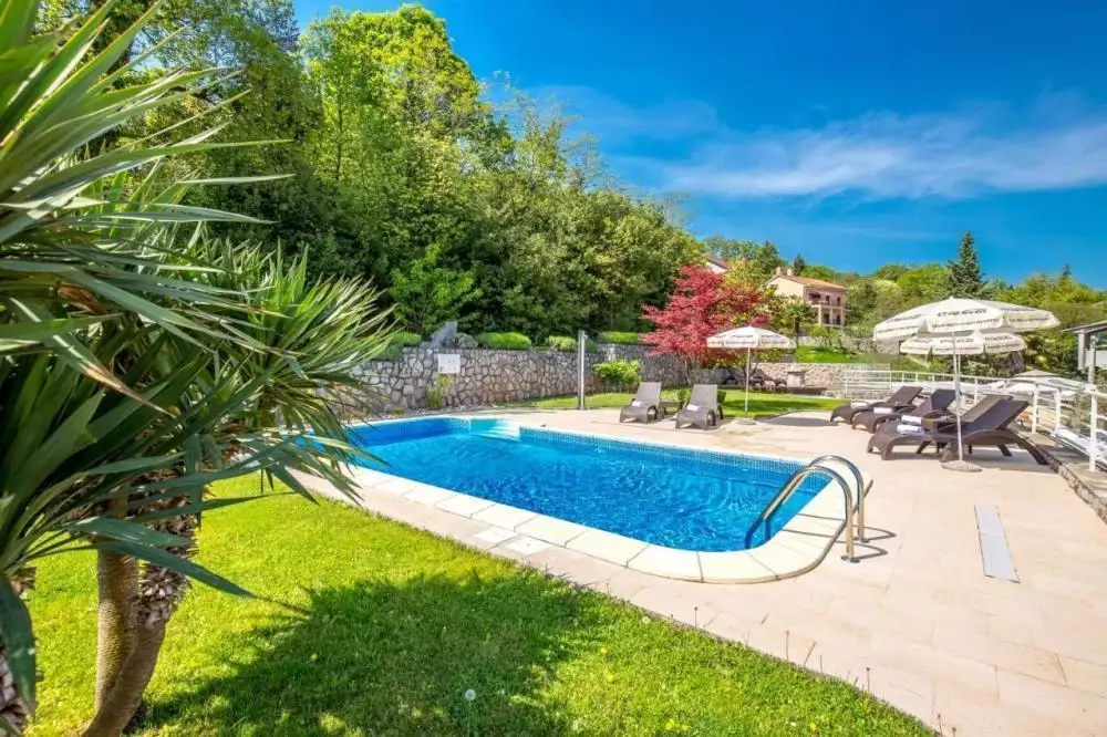 Отель, гостиница 700м² в Хорватии, Ловран. Стоимостью 3700000€ аренда фото-12