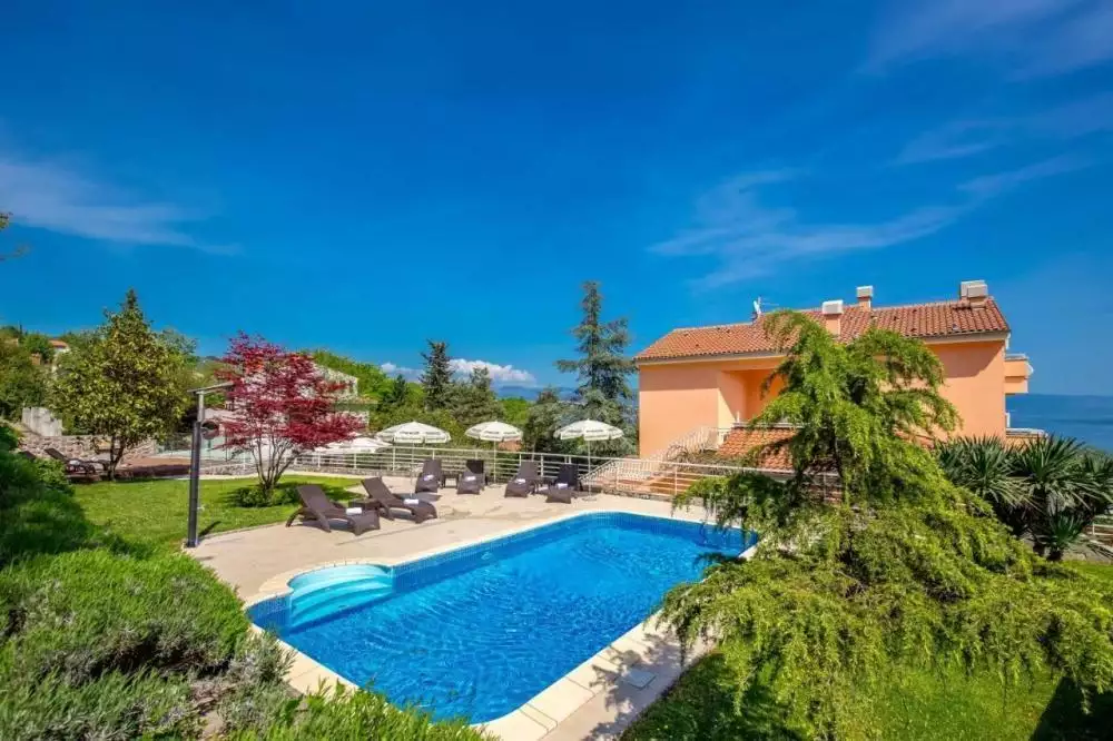Отель, гостиница 700м² в Хорватии, Ловран. Стоимостью 3700000€ аренда фото-14