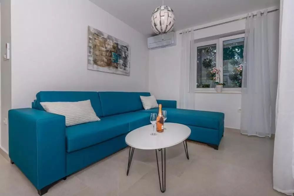 Отель, гостиница 440м² в Хорватии, Цриквеница. Стоимостью 1350000€ аренда фото-11