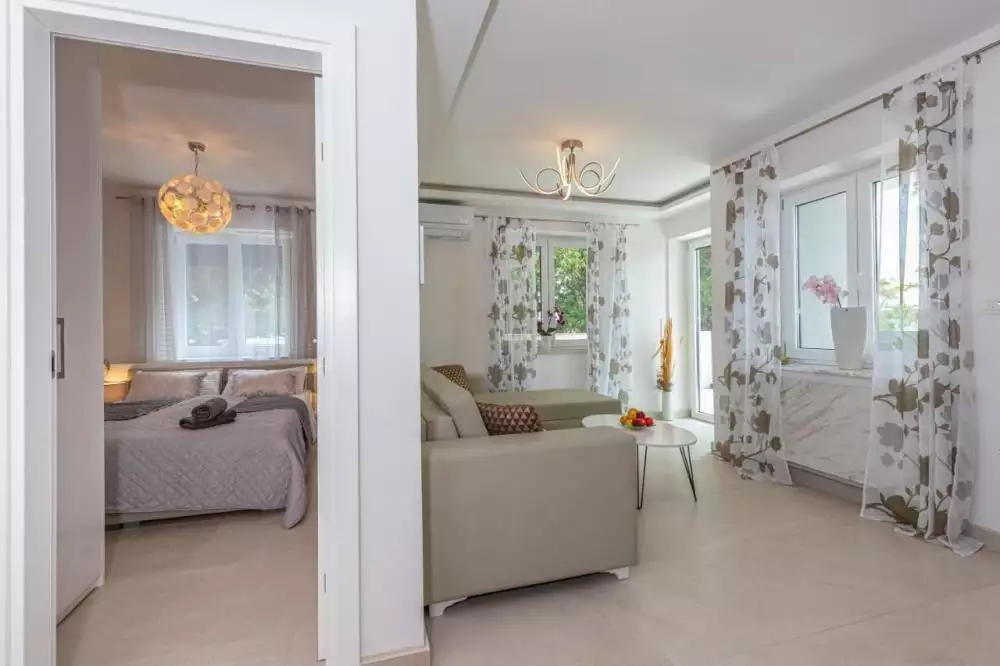 Отель, гостиница 440м² в Хорватии, Цриквеница. Стоимостью 1350000€ аренда фото-14