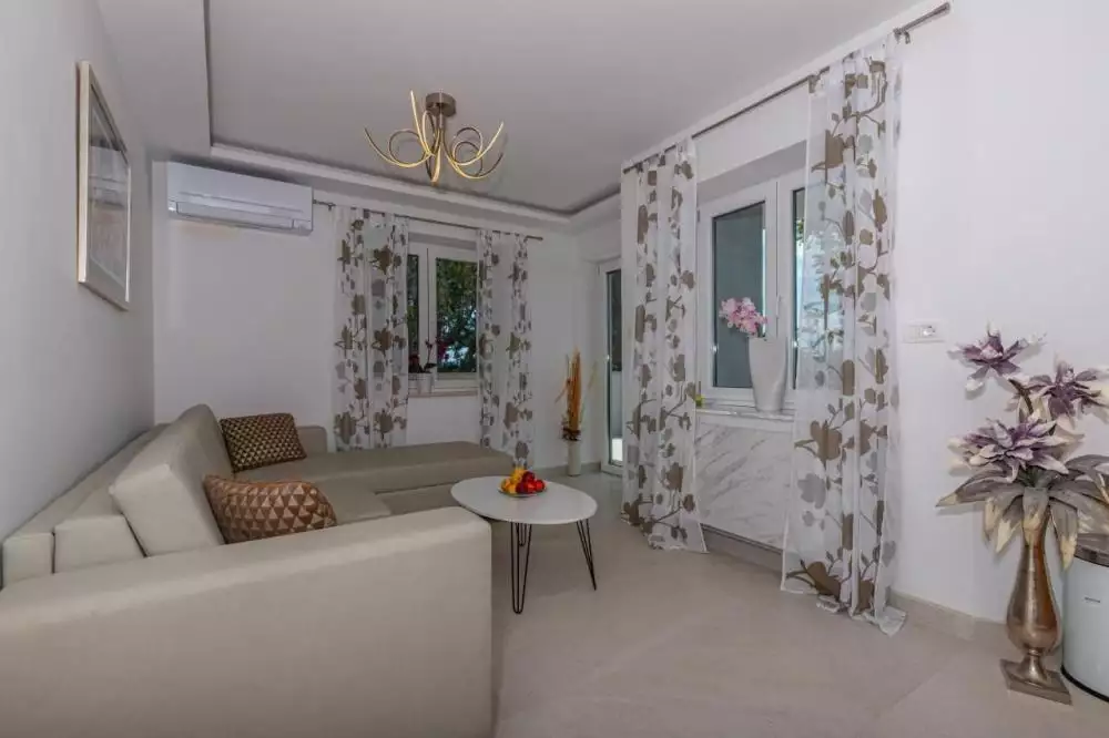 Отель, гостиница 440м² в Хорватии, Цриквеница. Стоимостью 1350000€ аренда фото-20