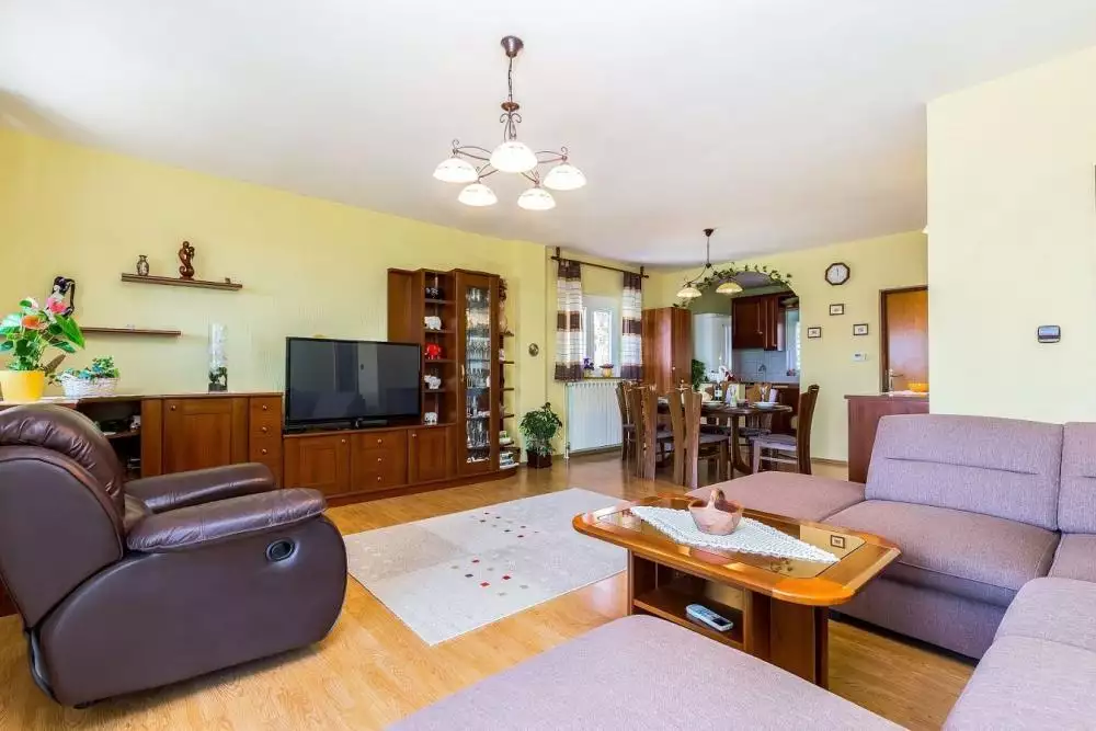Отель, гостиница 335м² в Хорватии, Цриквеница. Стоимостью 699000€ аренда фото-8