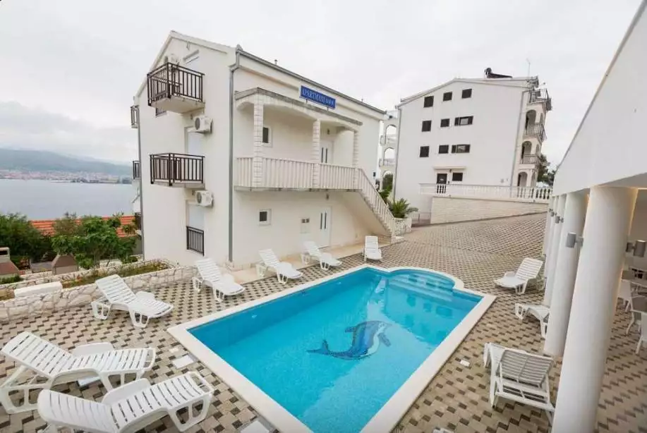 Отель, гостиница 327м² в Хорватии, Чиово. Стоимостью 1500000€ аренда фото-1