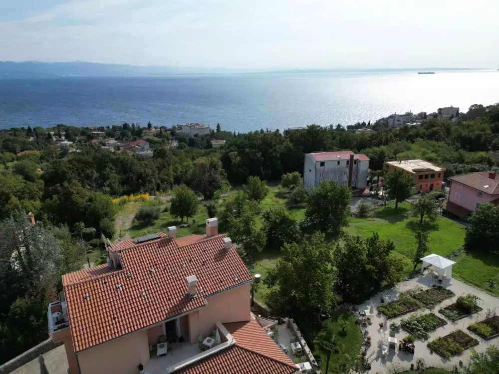 Отель, гостиница 700м² в Хорватии, Ловран. Стоимостью 3700000€ аренда фото-7