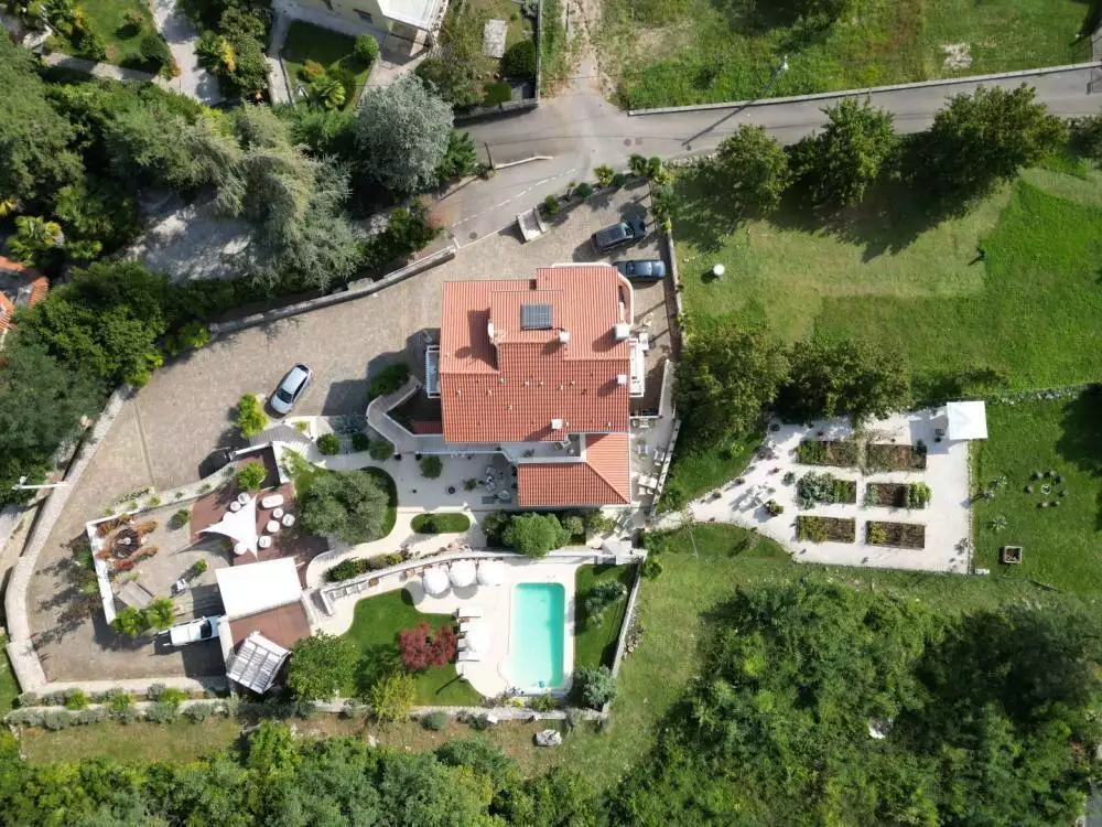 Отель, гостиница 700м² в Хорватии, Ловран. Стоимостью 3700000€ аренда фото-10