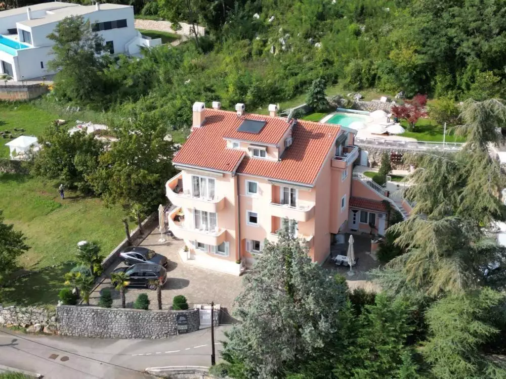 Отель, гостиница 700м² в Хорватии, Ловран. Стоимостью 3700000€ аренда фото-13