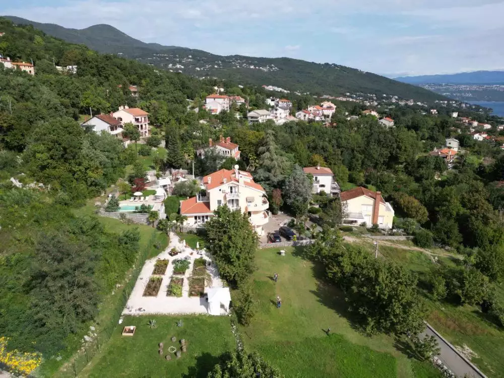 Отель, гостиница 700м² в Хорватии, Ловран. Стоимостью 3700000€ аренда фото-16