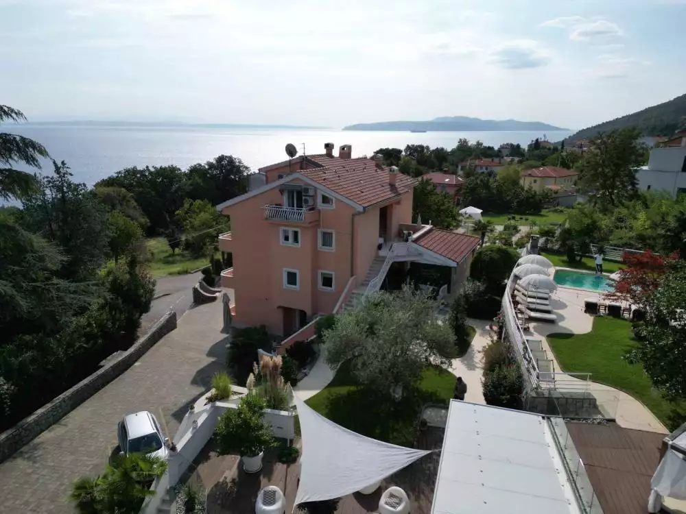 Отель, гостиница 700м² в Хорватии, Ловран. Стоимостью 3700000€ аренда фото-18