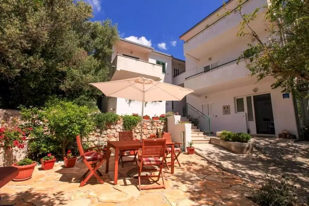 Отель, гостиница 286м² в Хорватии, Игране. Стоимостью 750000€ аренда фото-16