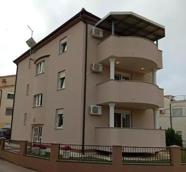 Отель, гостиница 331м² в Хорватии, Медулин. Стоимостью 990000€ аренда фото-5