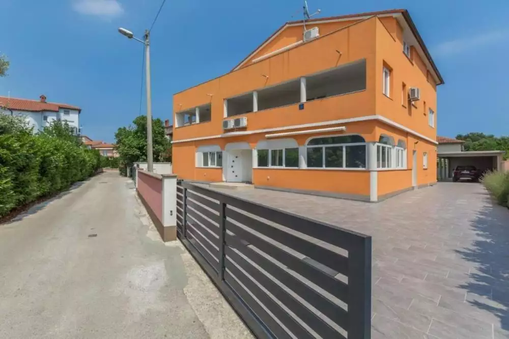 Отель, гостиница 900м² в Хорватии, Медулин. Стоимостью 2500000€ аренда фото-1