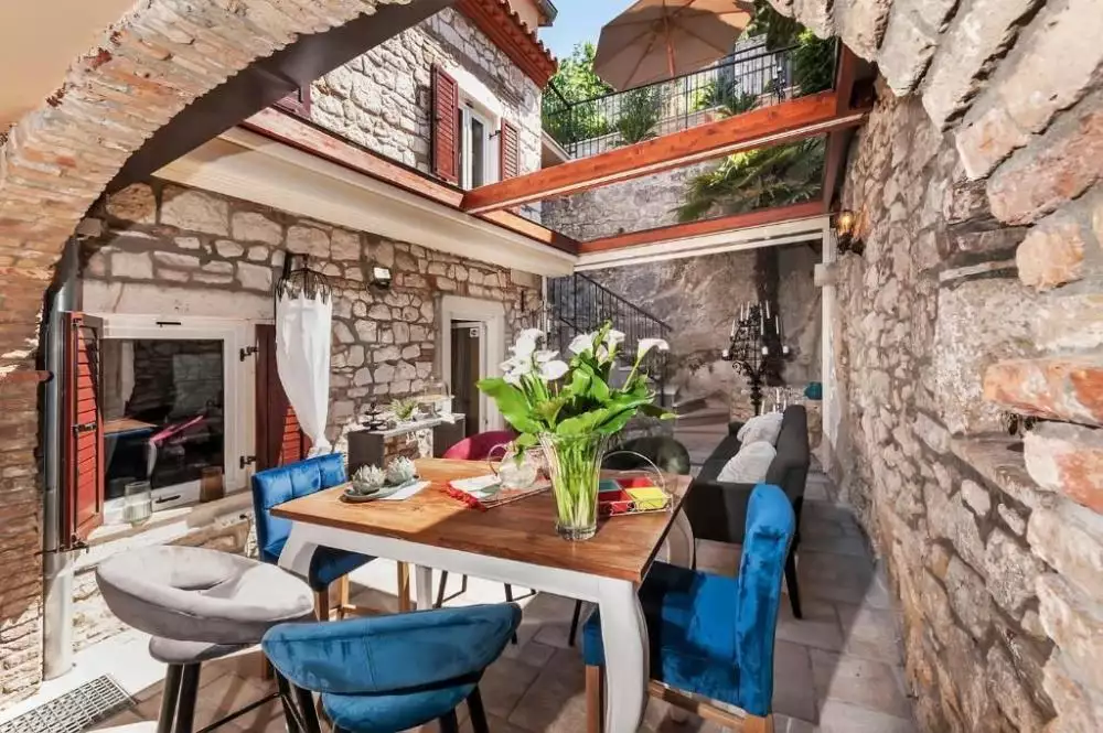 Отель, гостиница 390м² в Хорватии, Ровинь. Стоимостью 3635000€ аренда фото-1