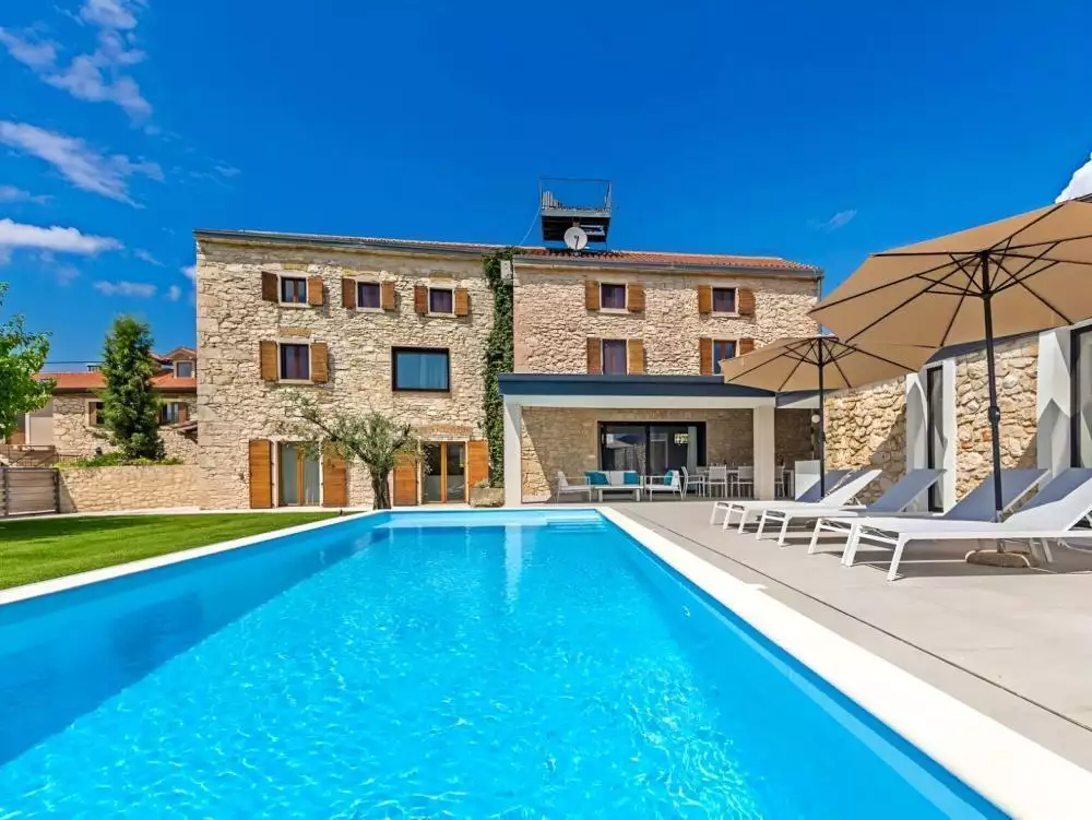 Вилла 350м² в Хорватии, Бртонигла. Стоимостью 1100000€ аренда фото-3