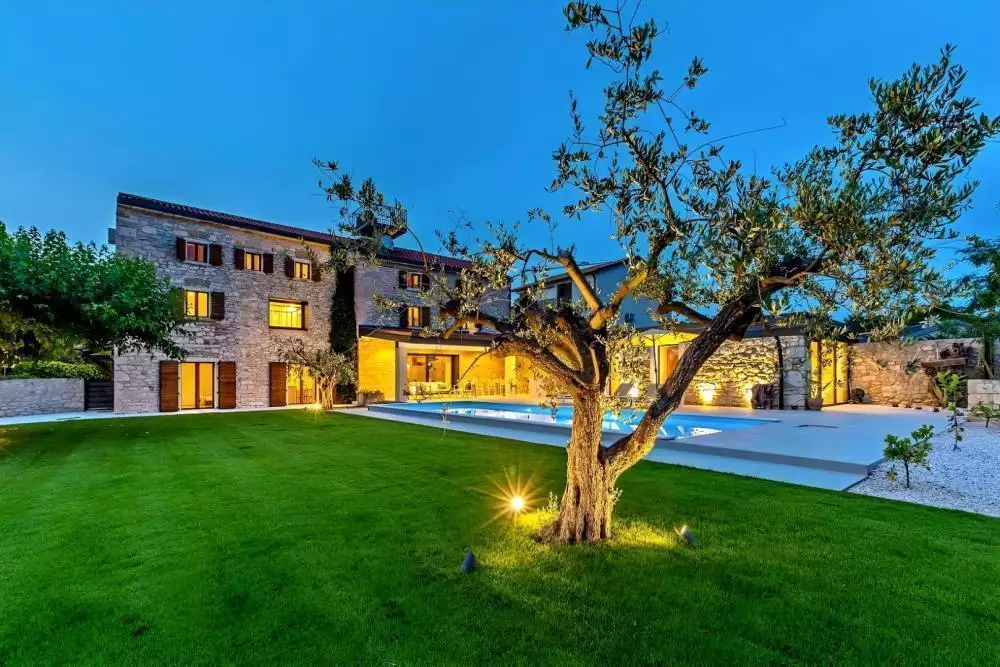 Вилла 350м² в Хорватии, Бртонигла. Стоимостью 1100000€ аренда фото-1