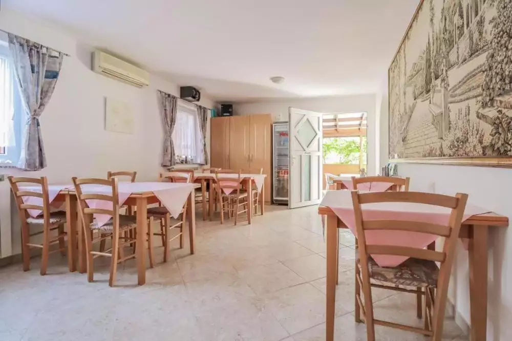 Отель, гостиница 468м² в Хорватии, Умаг. Стоимостью 900000€ аренда фото-11