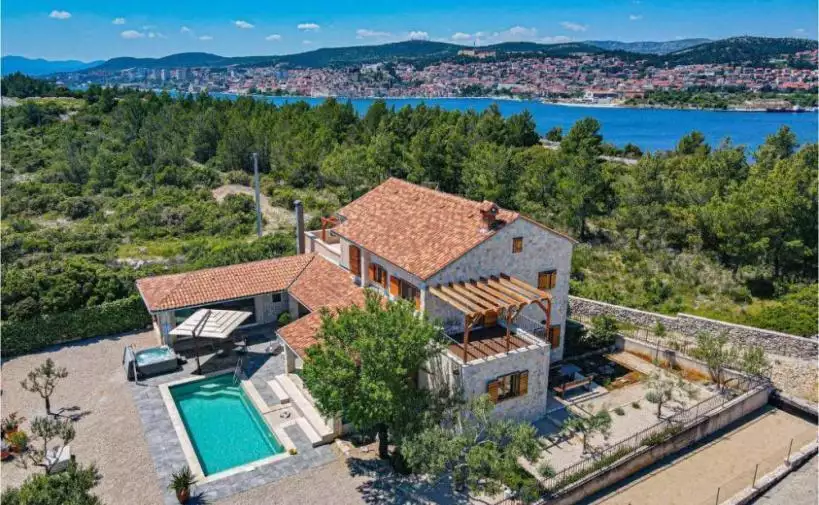 Вилла 315м² в Хорватии, Шибеник. Стоимостью 1390000€ аренда фото-3