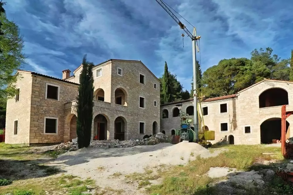 Вилла 650м² в Хорватии, Ровинь. Стоимостью 1900000€ аренда фото-1