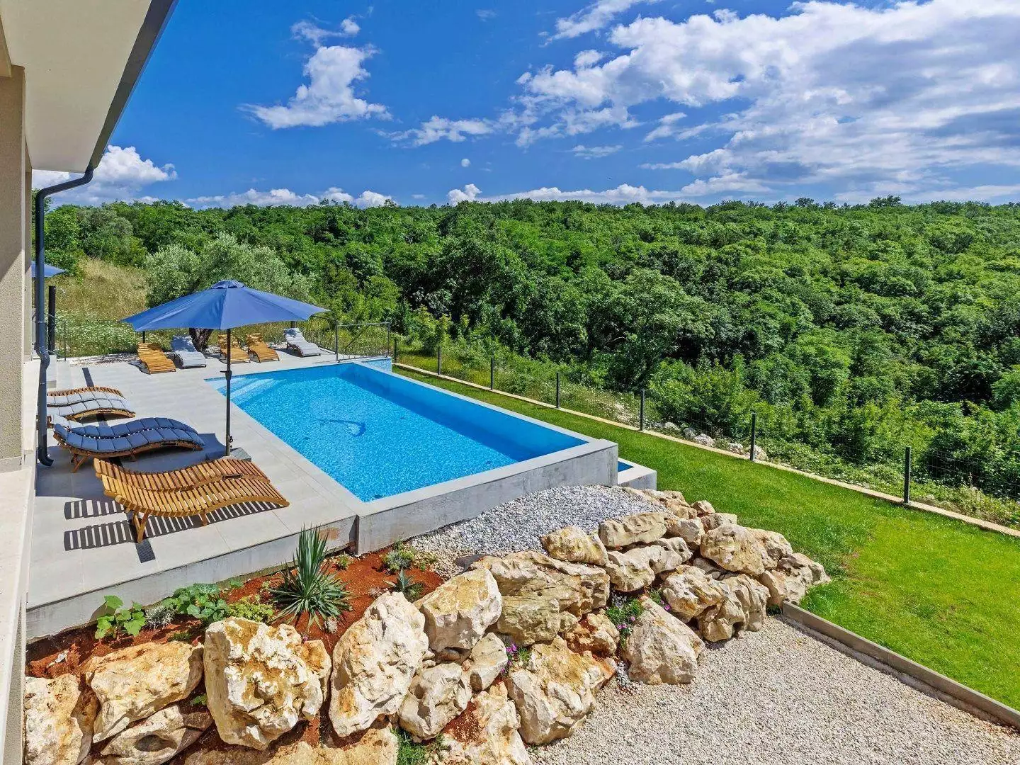 Вилла 370м² в Хорватии, Бртонигла. Стоимостью 1400000€ аренда фото-2