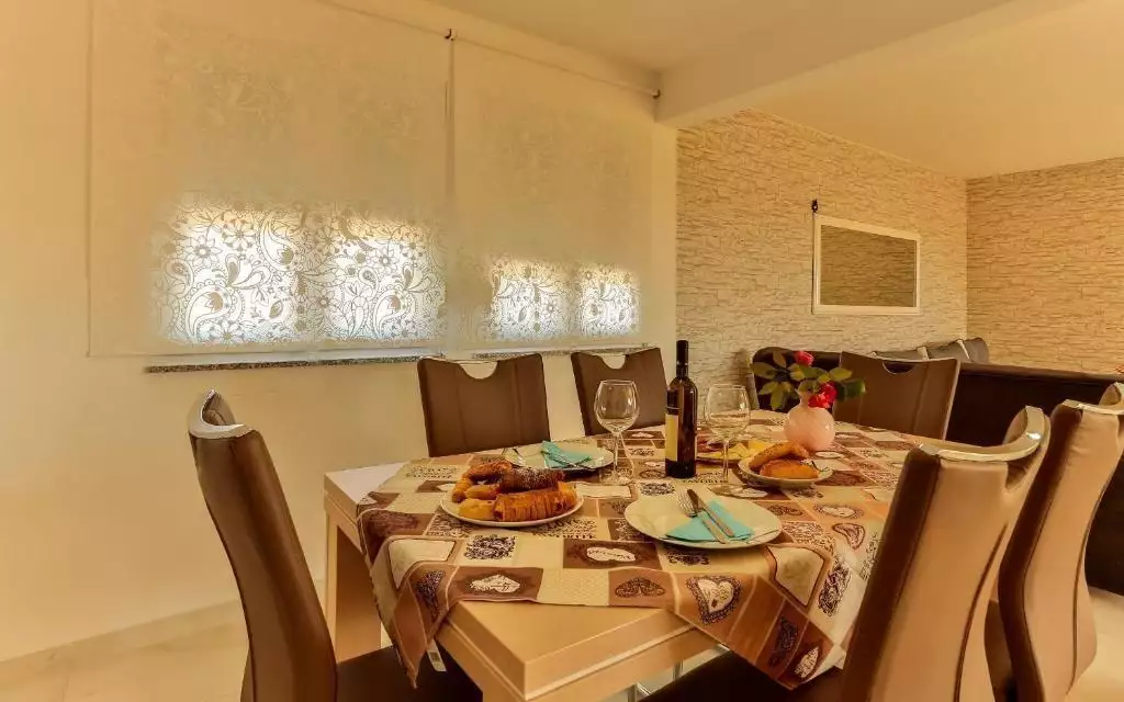 Отель, гостиница 325м² в Хорватии, Медулин. Стоимостью 1200000€ аренда фото-11