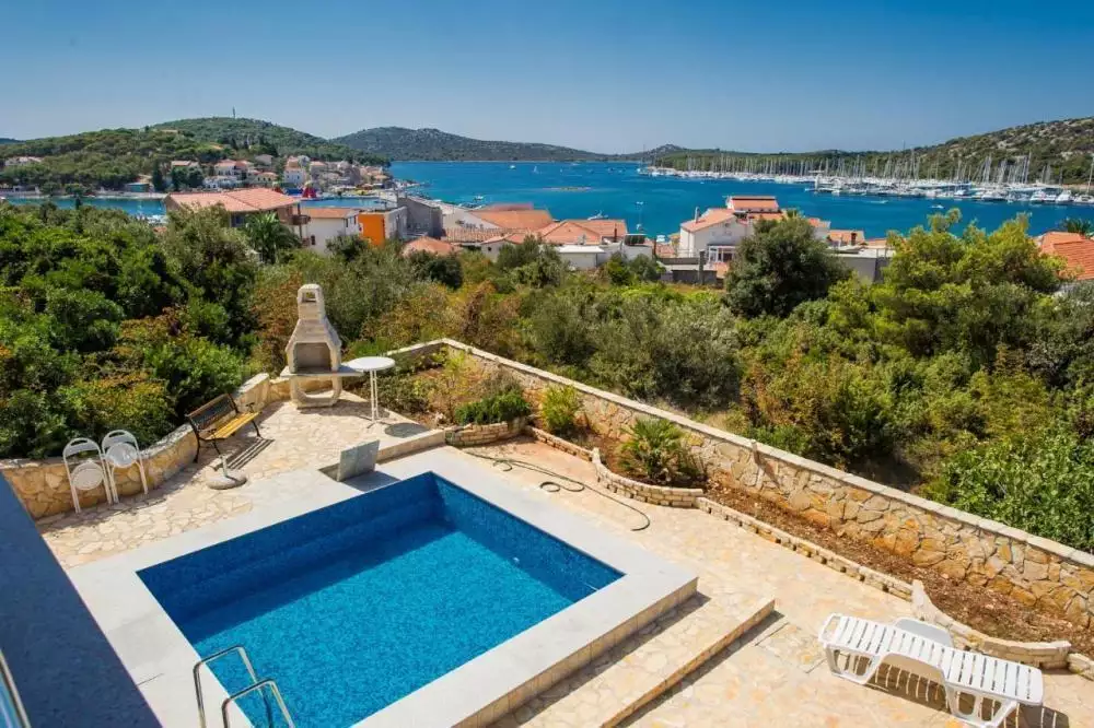 Вилла 440м² в Хорватии, Рогозница. Стоимостью 1350000€ аренда фото-1