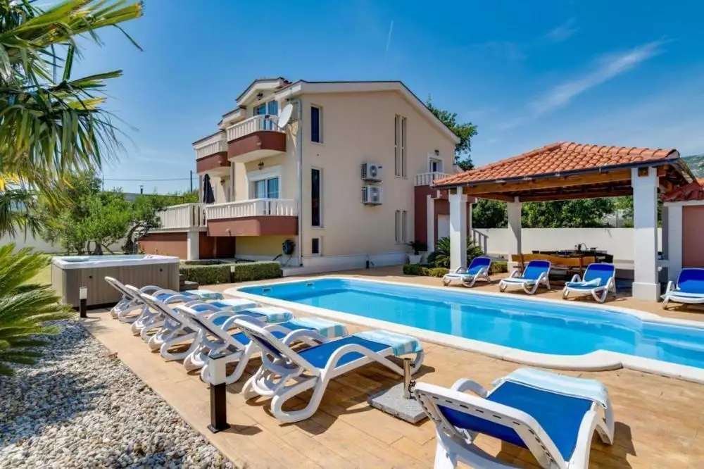 Вилла 333м² в Хорватии, Каштела. Стоимостью 970000€ аренда фото-1