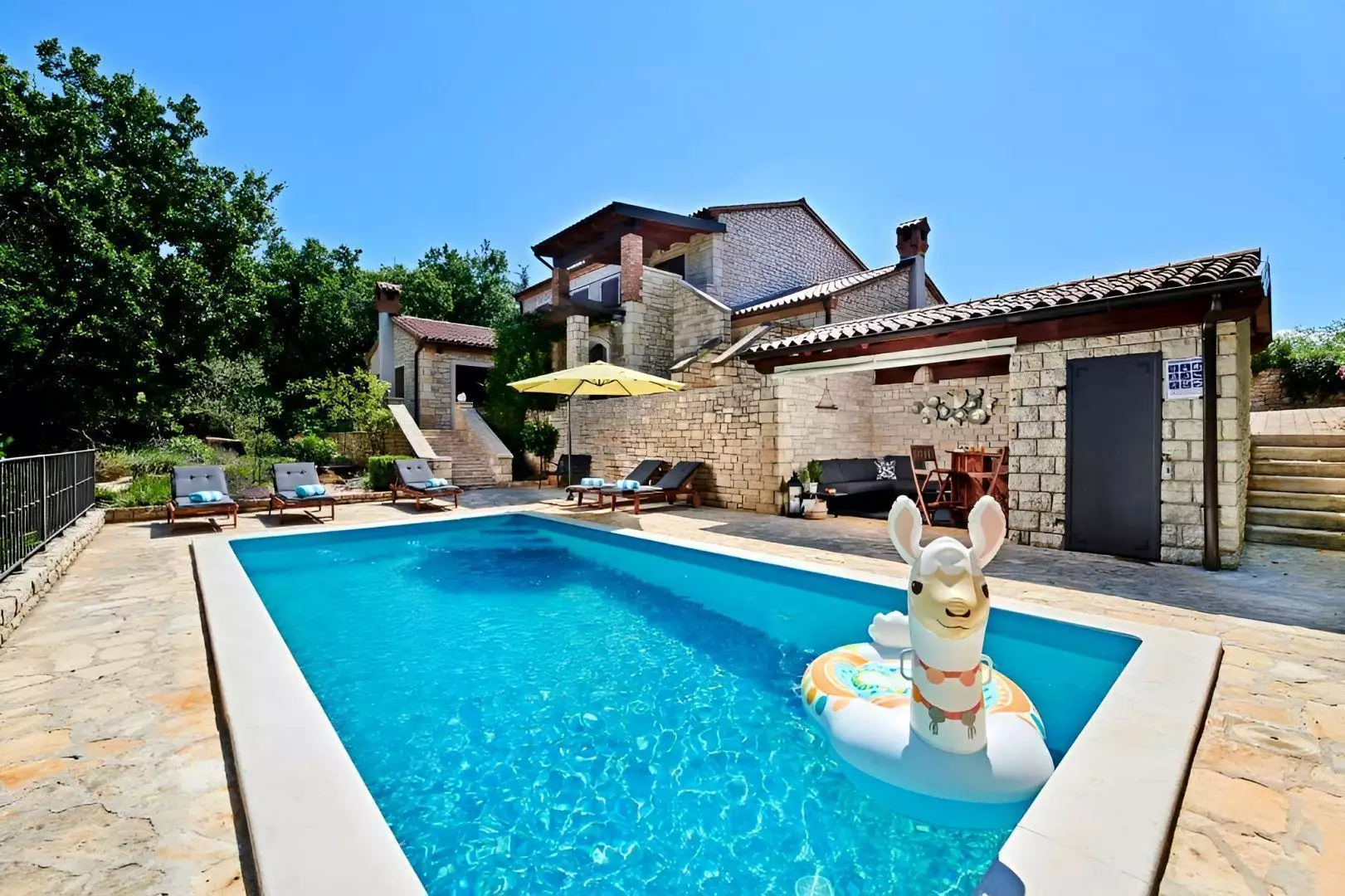 Вилла 250м² в Хорватии, Буе. Стоимостью 820000€ аренда фото-1