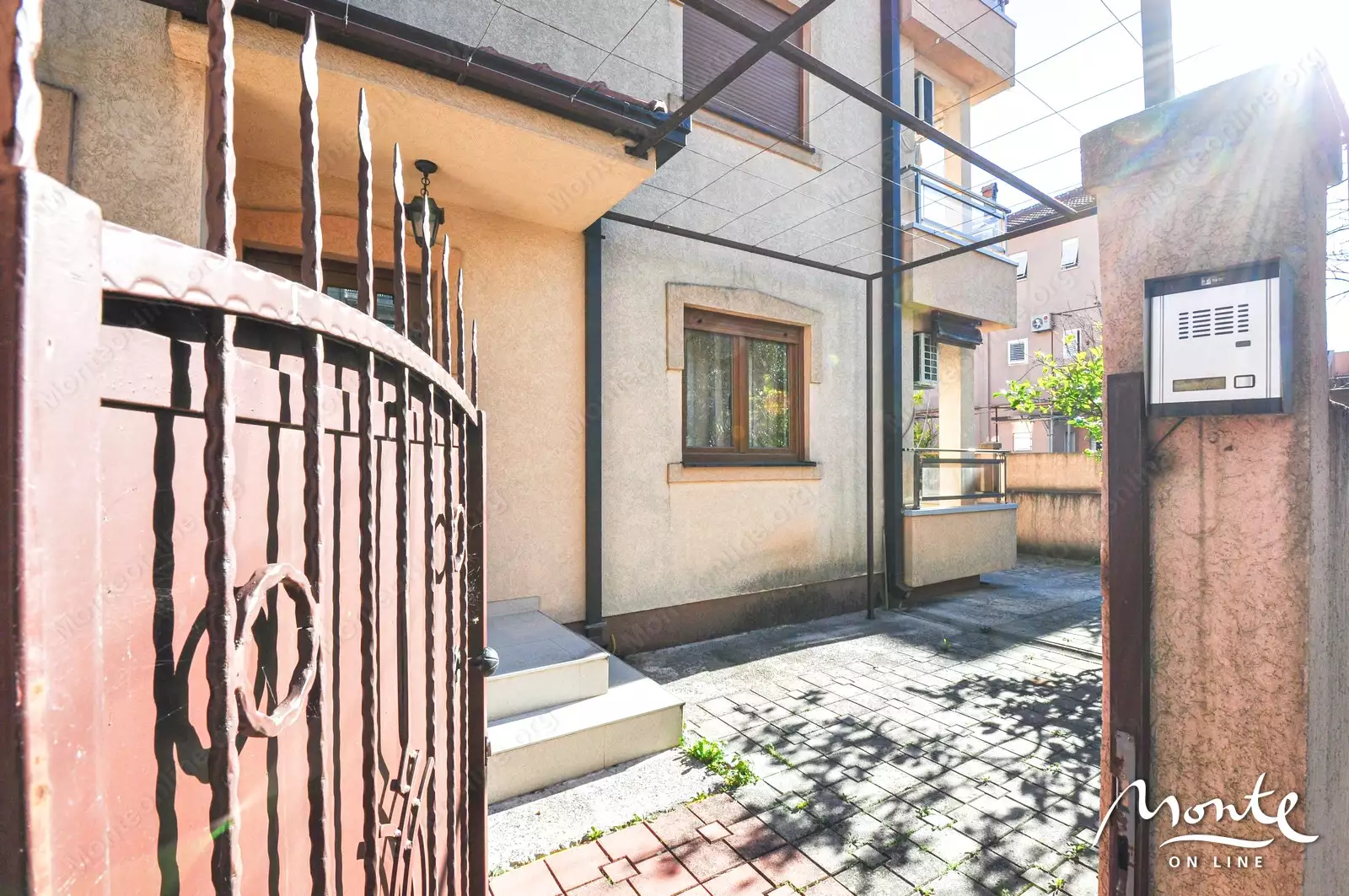 Квартира 71м² в Черногории, Тиват. Стоимостью 265000€ аренда фото-1
