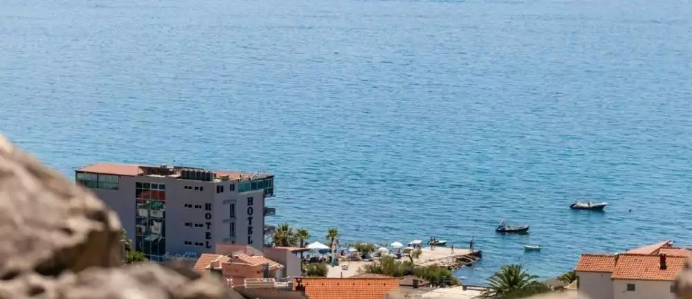 Отель, гостиница 340м² в Хорватии, Подстрана. Стоимостью 1400000€ аренда фото-1