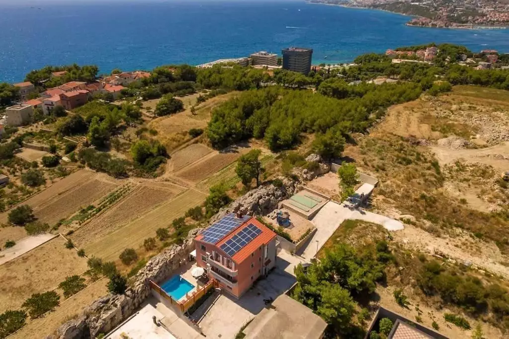 Отель, гостиница 340м² в Хорватии, Подстрана. Стоимостью 1400000€ аренда фото-6