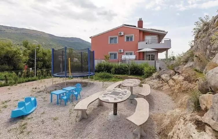 Отель, гостиница 340м² в Хорватии, Подстрана. Стоимостью 1400000€ аренда фото-14