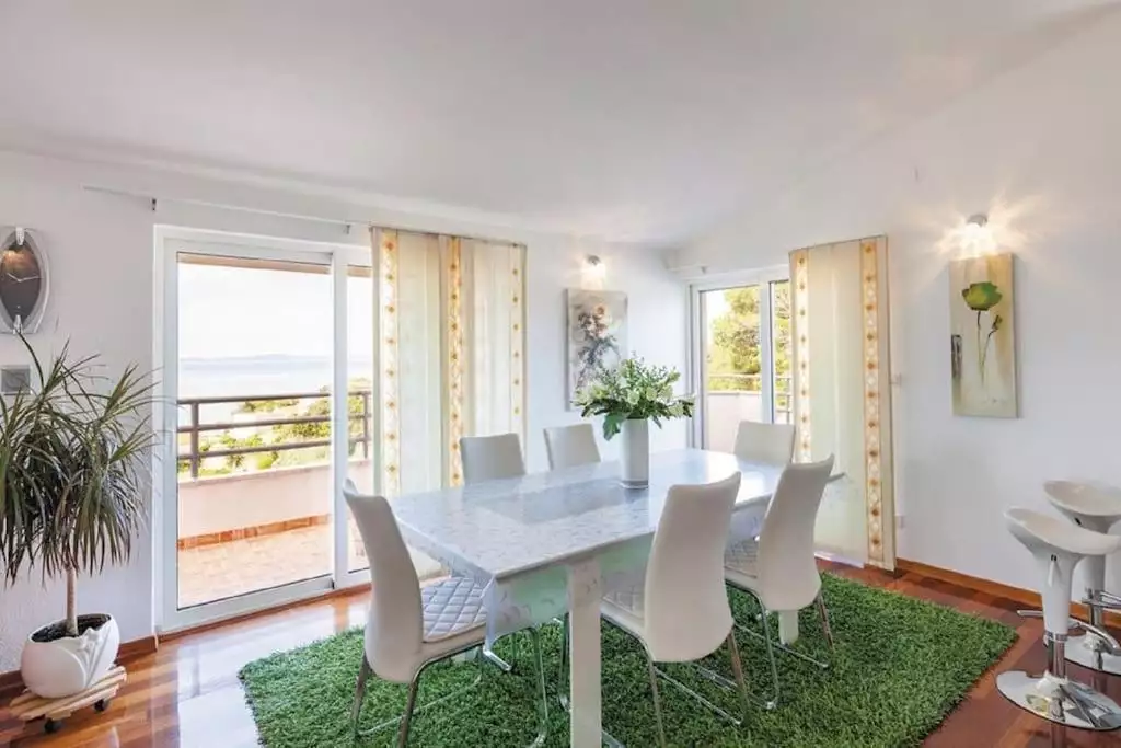 Отель, гостиница 340м² в Хорватии, Подстрана. Стоимостью 1400000€ аренда фото-21