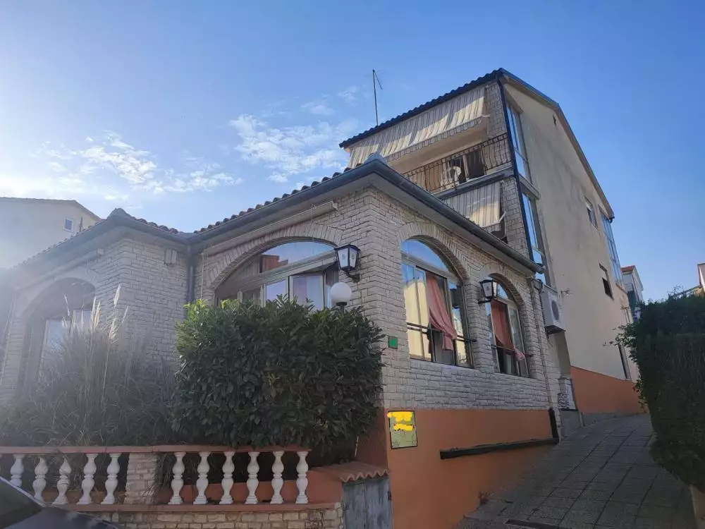 Отель, гостиница 673м² в Хорватии, Пула. Стоимостью 830000€ аренда фото-2