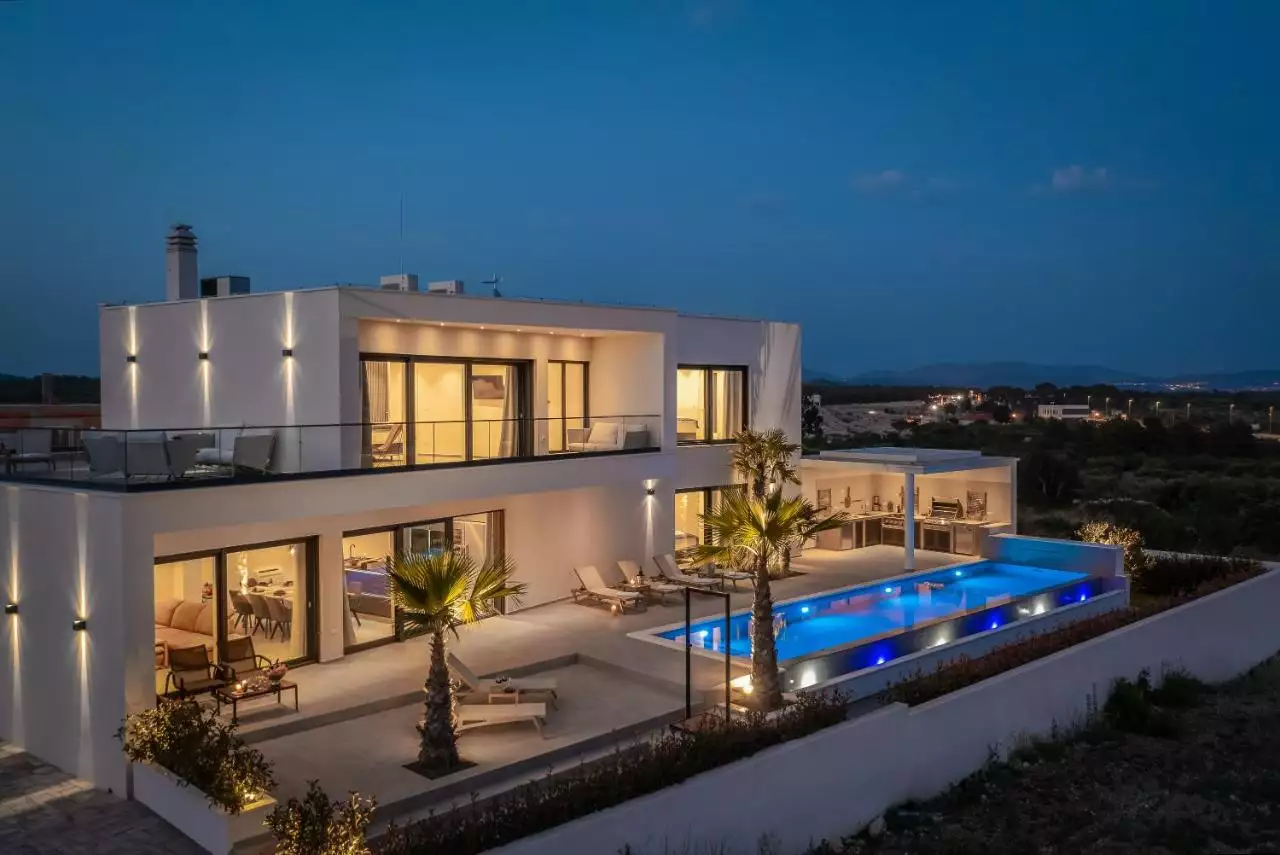 Дом 320м² в Хорватии, Водице. Стоимостью 1600000€ аренда фото-1