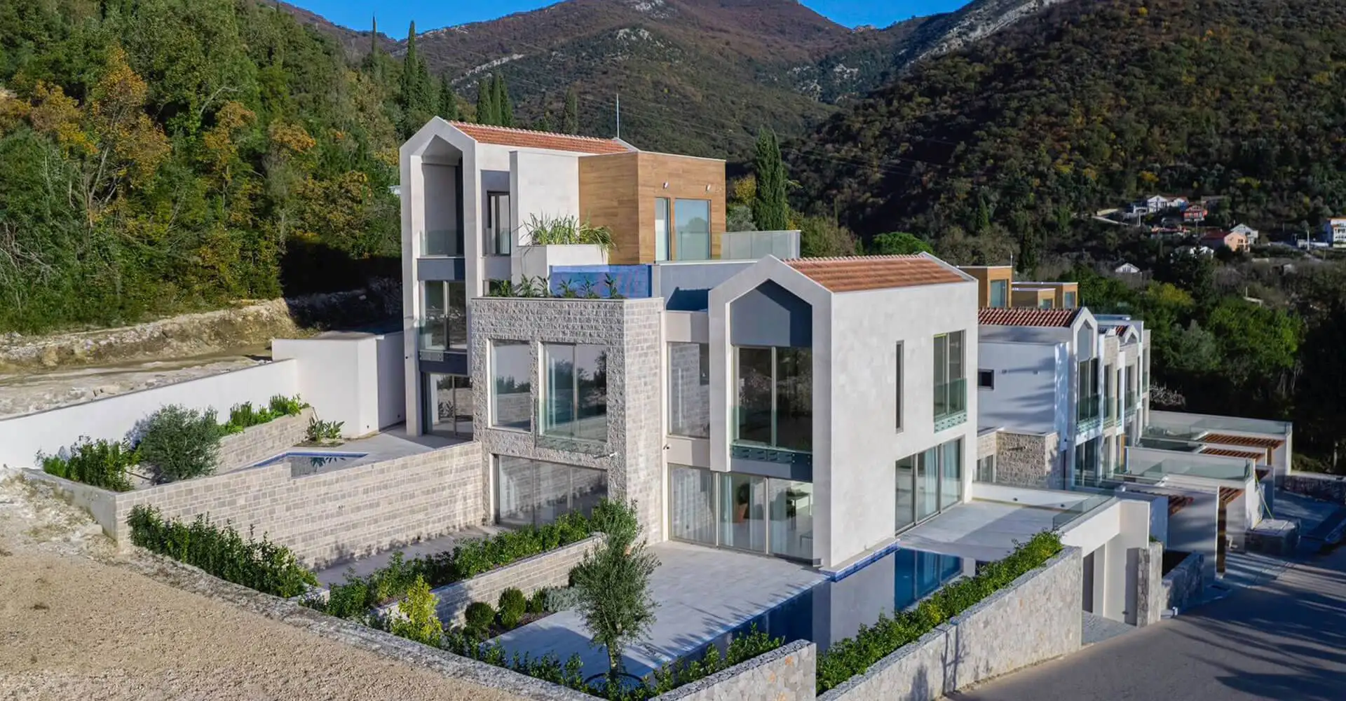 Таунхаус 241м² в Черногории, Тиват. Стоимостью 610000€ аренда фото-3