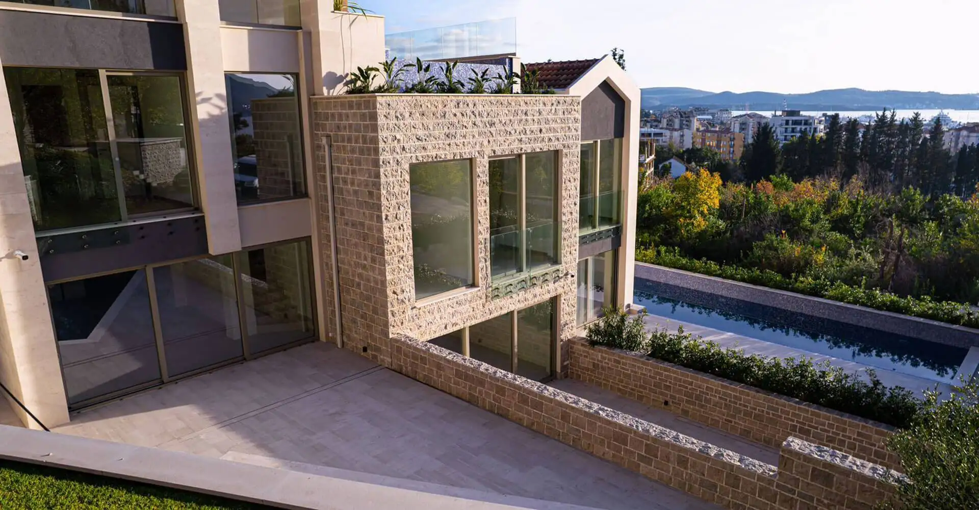 Таунхаус 241м² в Черногории, Тиват. Стоимостью 610000€ аренда фото-6